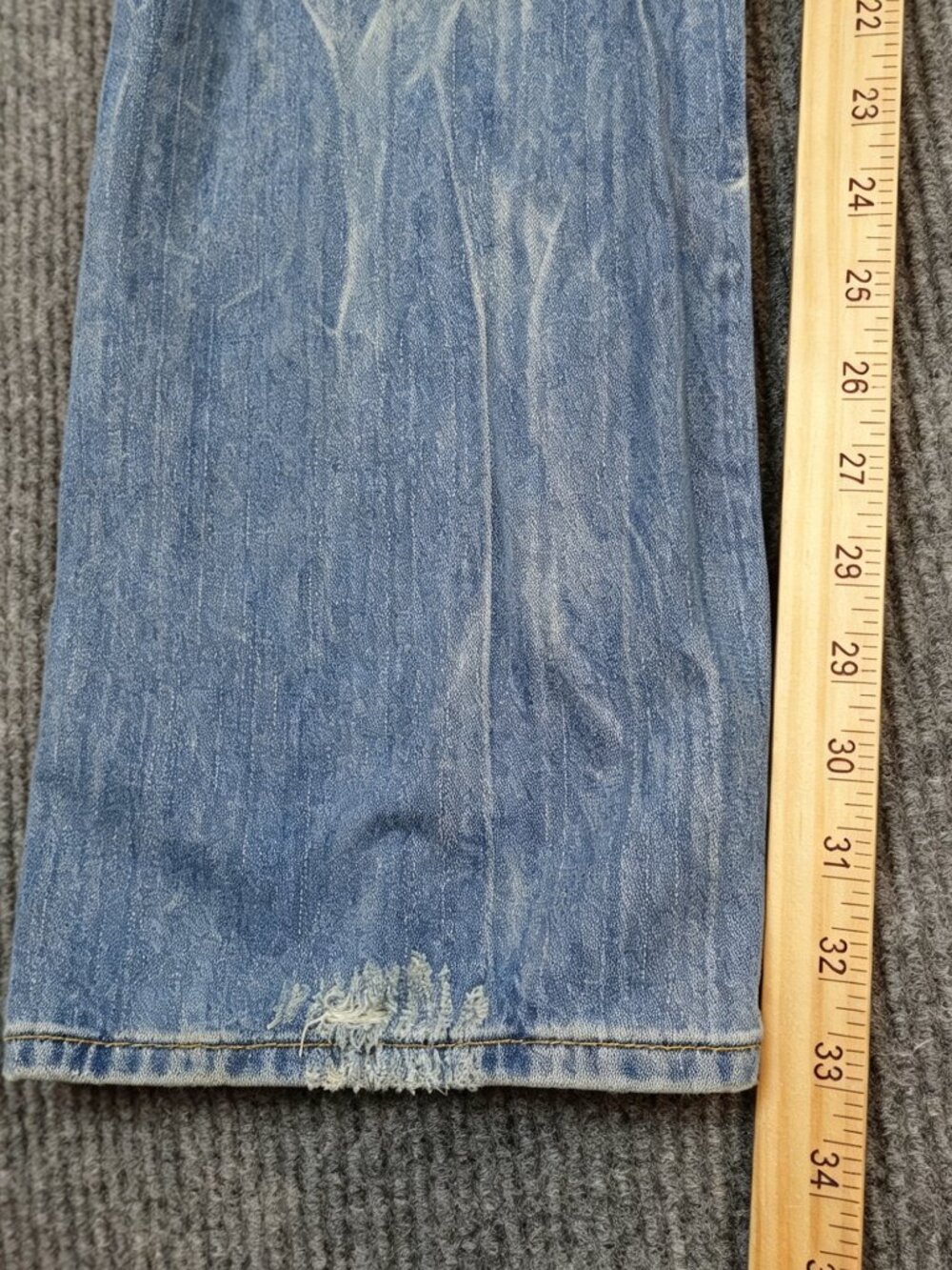 True Religion Section Straight Jeans Mens 36x33 Light Wash Blue Distressed Denim - Picture 2 of 5